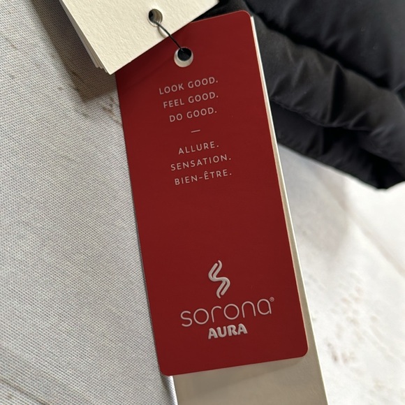 NWT - Calvin Klein Puffer Jacket - Picture 5 of 9